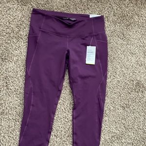 BRAND NEW OLD NAVY ACTIVE LEGGINGS
